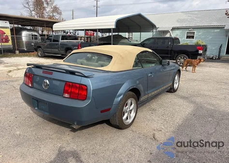 2005 Ford Mustang z USA, uszkodzony, nr VIN 1ZVHT84N755242547